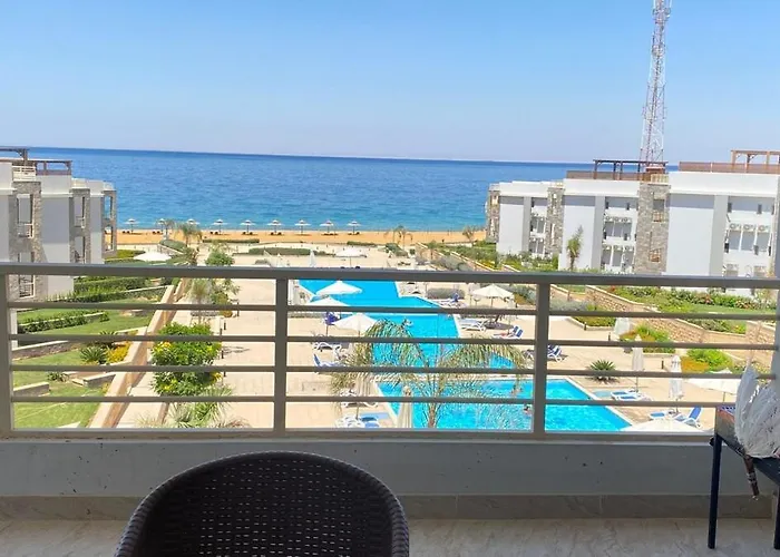 Cozy Sea View Near And Pools Apartment