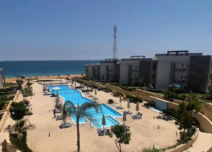 Cozy Sea View Near And Pools Apartment