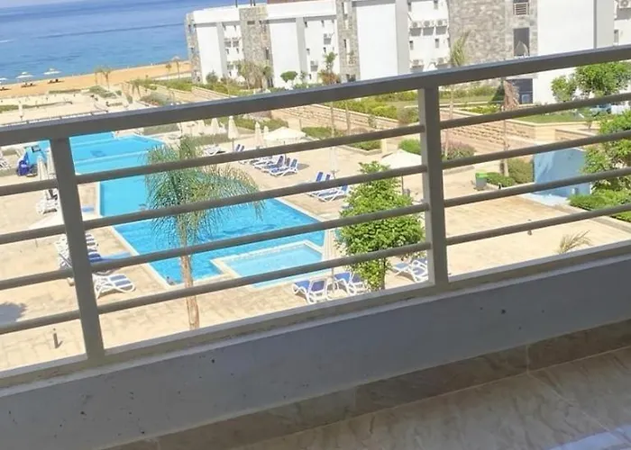 Cozy Sea View Near And Pools